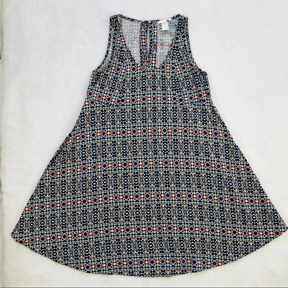 H&M, Geometric Design Sleeveless Dress, Size 4 - Picture 4 of 16